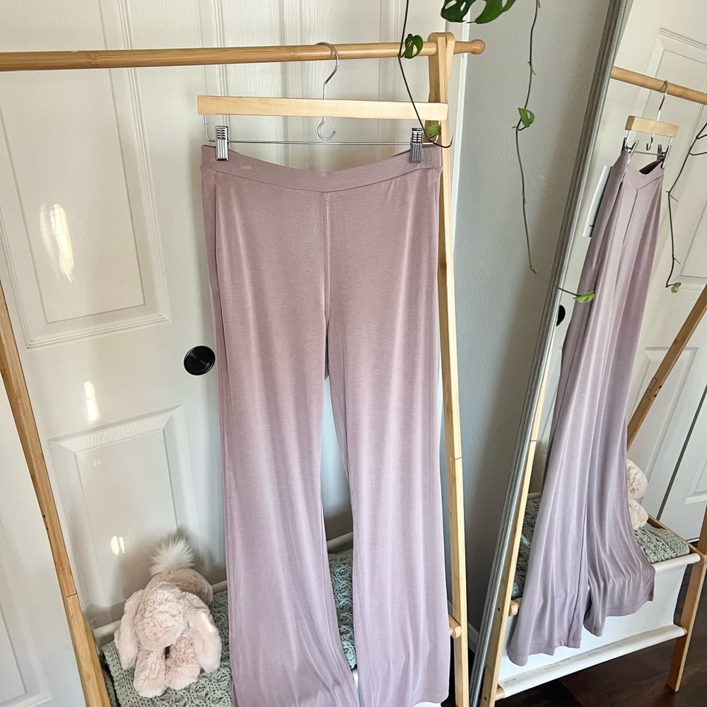 NWT lululemon Drapey Softstreme flared pant- twilight rose, size L